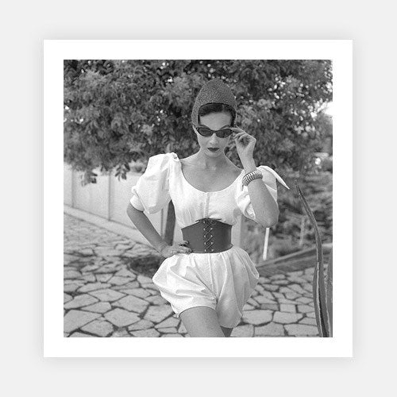 Italian Beach Fashion|B – 290 x 290|C – 380 x 380|D – 490 x 490|Photographic Paper|None|White|Black|Scandi