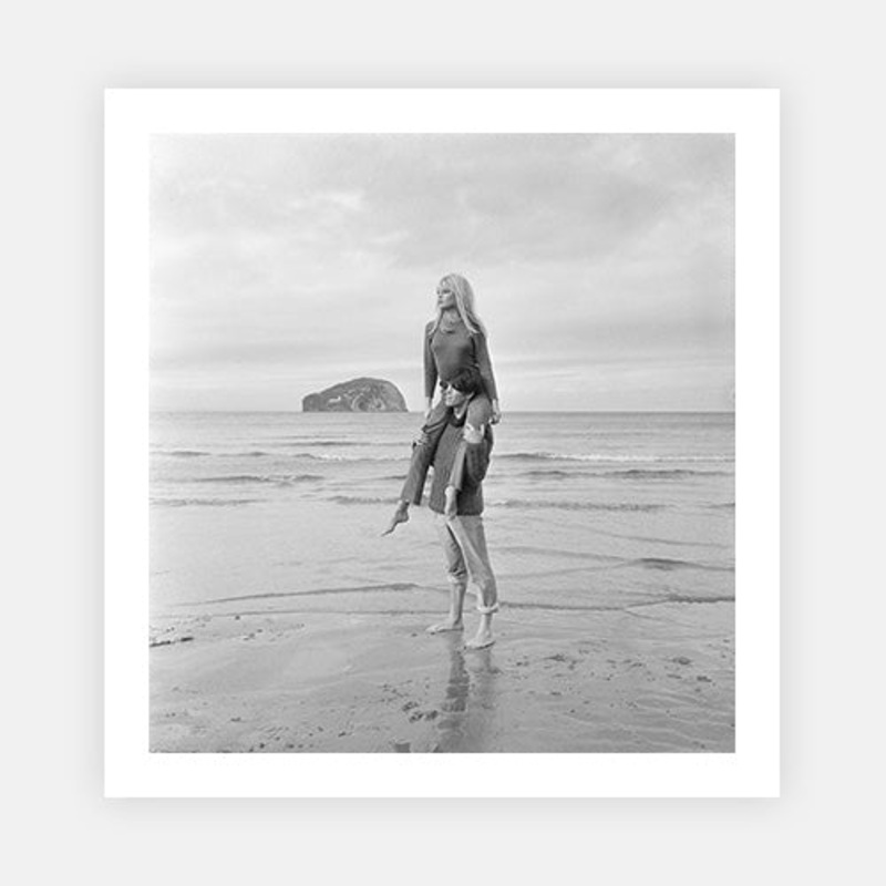 Brigitte Bardot 2|C – 380 x 380|D – 490 x 490|E – 560 x 560|F – 710 x 710|G – 965 x 965|Photographic Paper|None|White|Black|Scandi