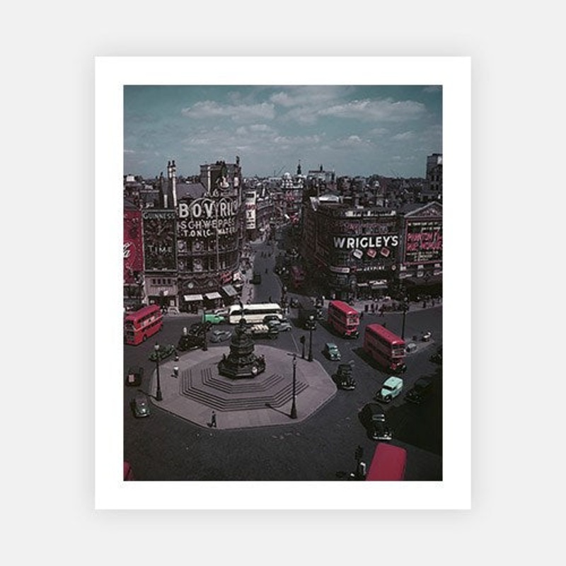 Piccadilly Circus|B – 195 x 290|C – 320 x 490|Photographic Paper|None|White|Black|Scandi