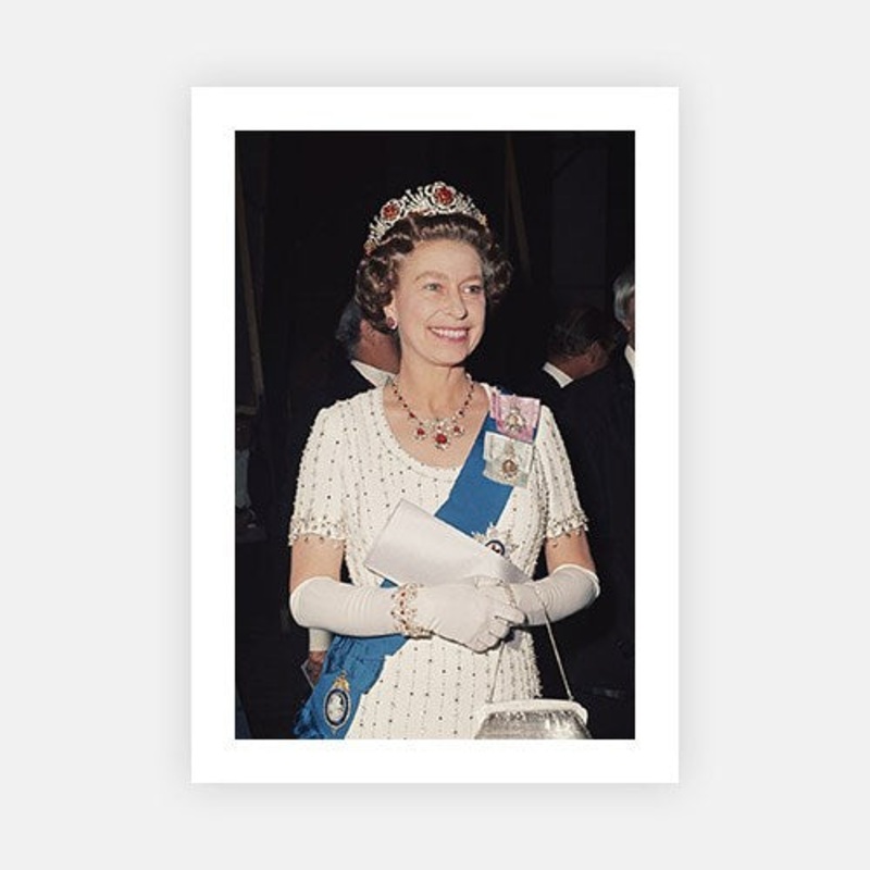 Queen Elizabeth II|B – 195 x 290|C – 320 x 490|D – 390 x 590|Photographic Paper|None|White|Black|Scandi