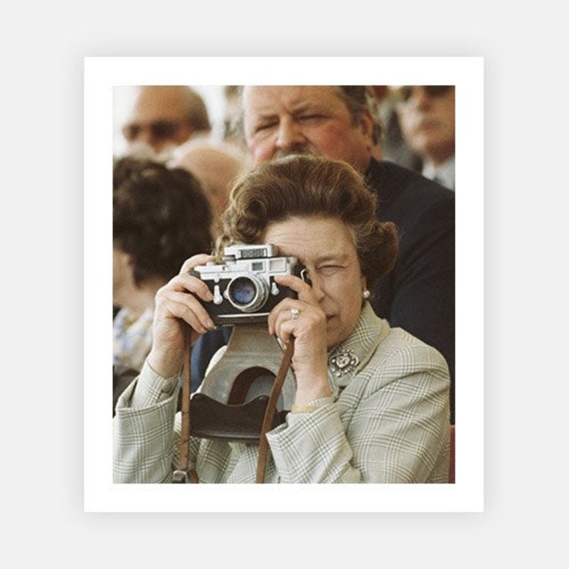 Queen Elizabeth Leica Camera|B – 195 x 290|C – 320 x 490|Photographic Paper|None|White|Black|Scandi
