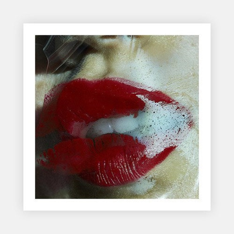 Condensation|XS – 320 x 320|S – 400 x 400|M – 600 x 600|L – 680 x 680|XL – 800 x 800|Photographic Paper|Rag Paper|None|Black|White|Scandi