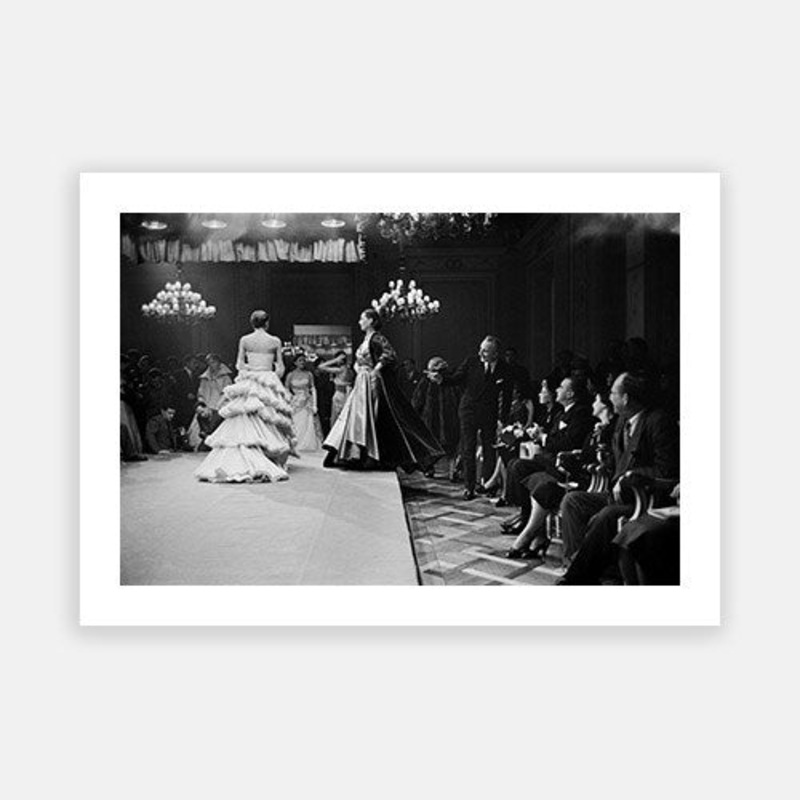 Florentine Fashion|C – 320 x 490|D – 390 x 590|E – 490 x 730|F – 640 x 965|G – 965 x 1440|Photographic Paper|Canvas|None|White|Black|Scandi