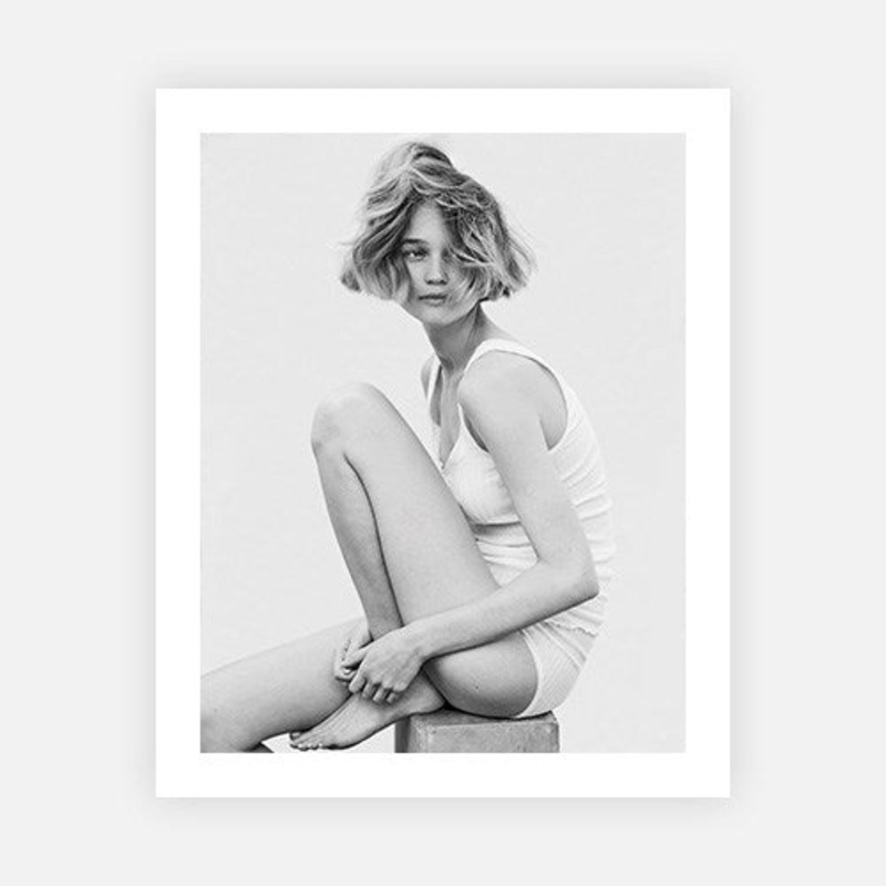 Rosie|XS – 370 x 480|S – 470 x 600|M – 700 x 900|L – 800 x 1020|XL – 940 x 1200|Photographic Paper|Rag Paper|None|Black|White|Scandi