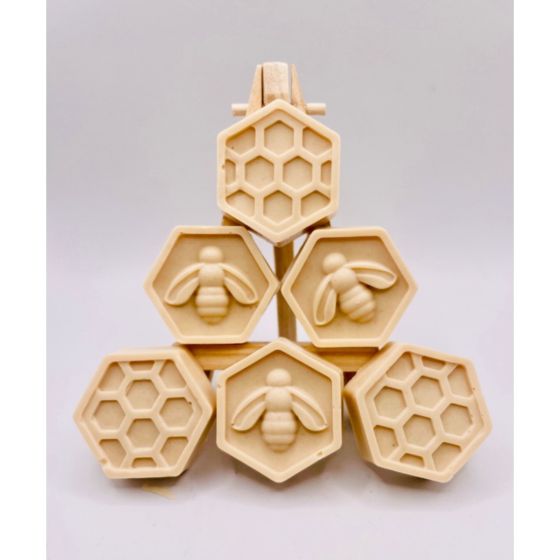 Bee & Honeycomb Vegan Soaps – Set of 6 – Gift Boxed | Bee Lover Gift | Teacher Gift | Bee Gift | Thank You Gift Idea